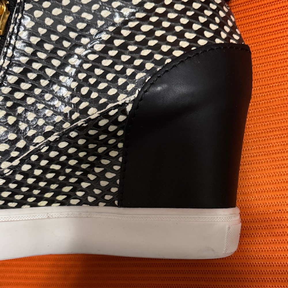 Giuseppe Zanotti Black and Gold High-Top Women's Sneaker RARE - Picture 5 of 5